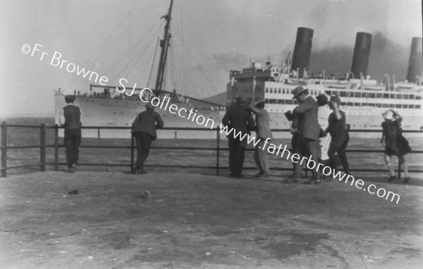 SS.ARUNDEL CASTLE (UNION LINER) LEAVING FOR ENGLAND